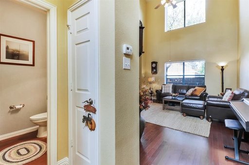05-4645 Penelope Ln-5.jpg